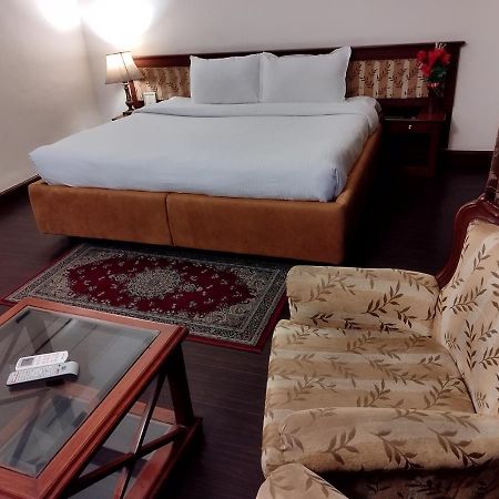 Hotel Sepal Батгінда Екстер'єр фото