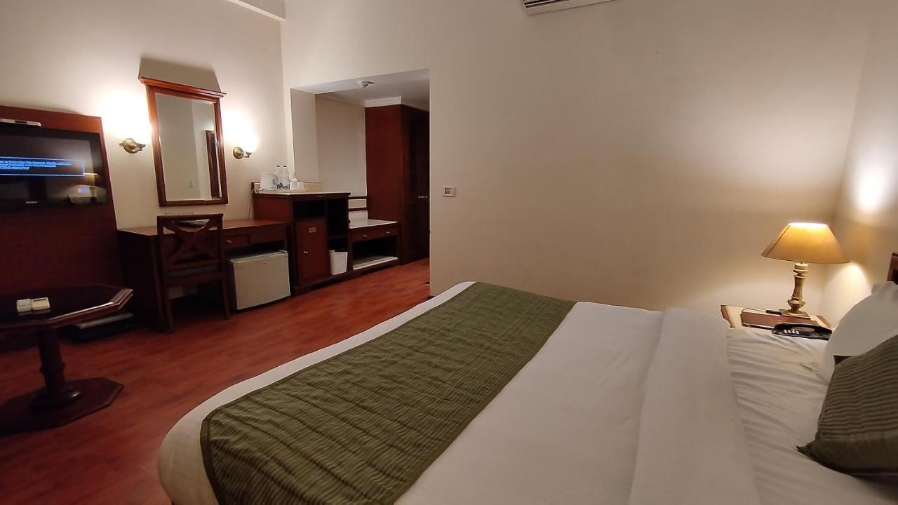 Hotel Sepal Батгінда Екстер'єр фото