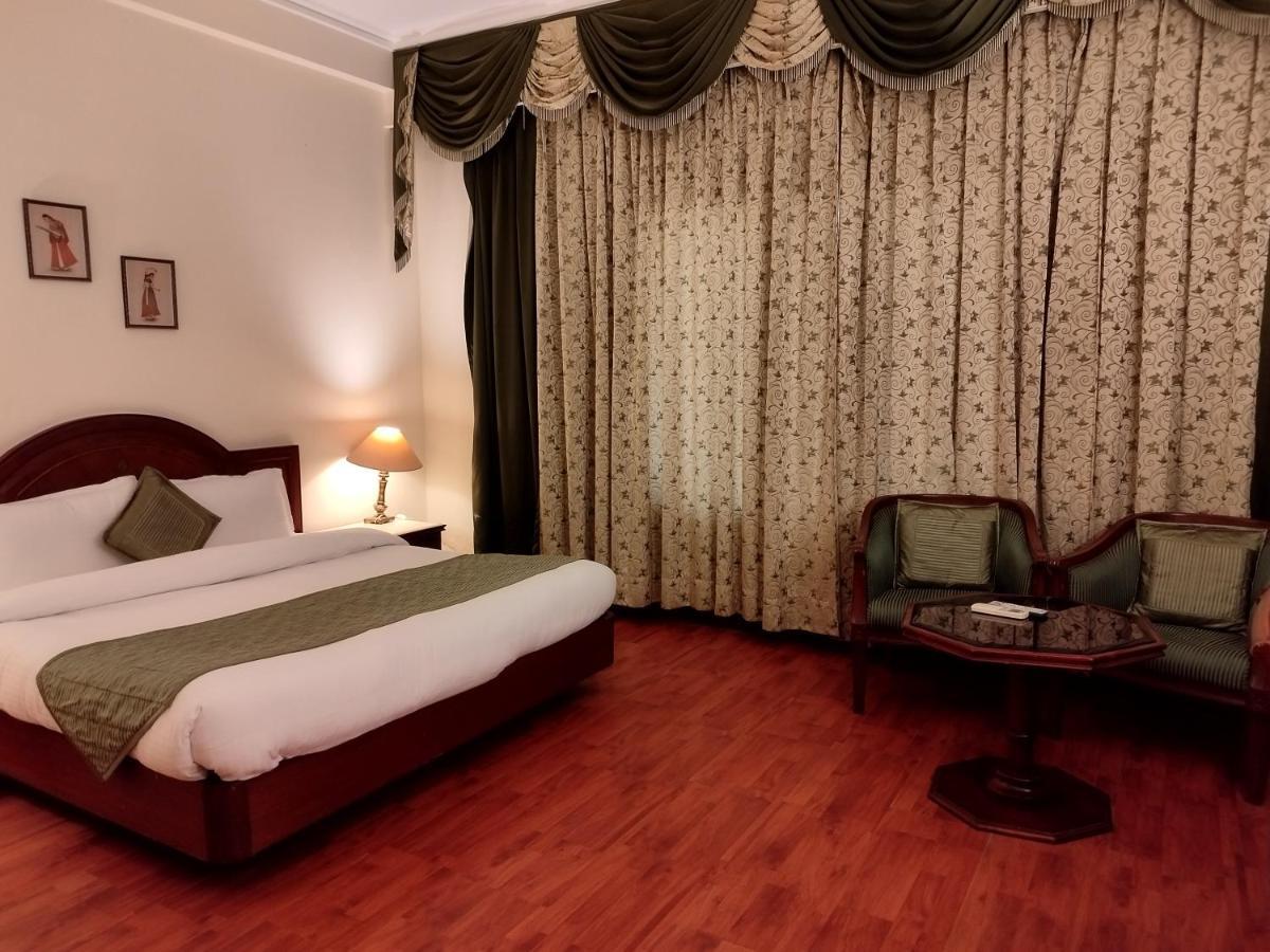 Hotel Sepal Батгінда Екстер'єр фото