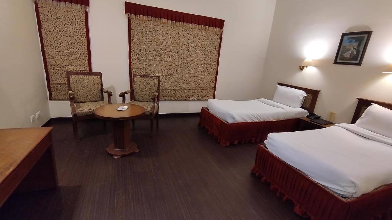 Hotel Sepal Батгінда Екстер'єр фото