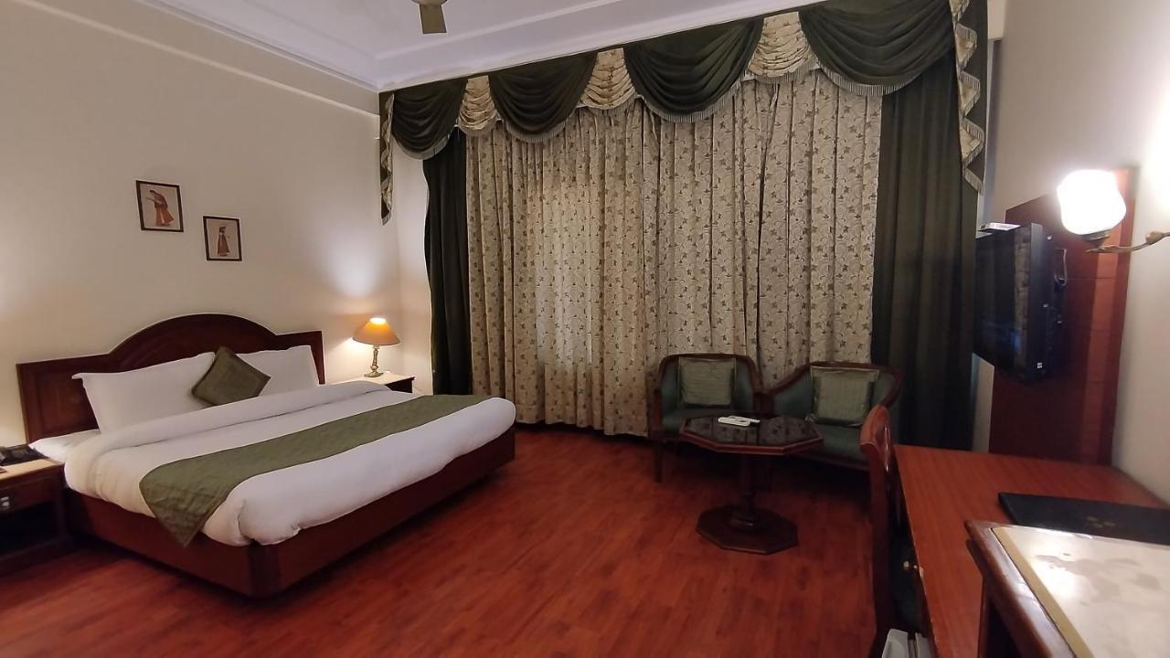 Hotel Sepal Батгінда Екстер'єр фото