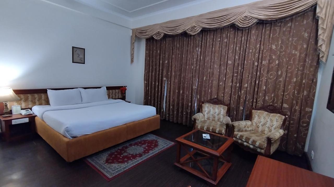 Hotel Sepal Батгінда Екстер'єр фото