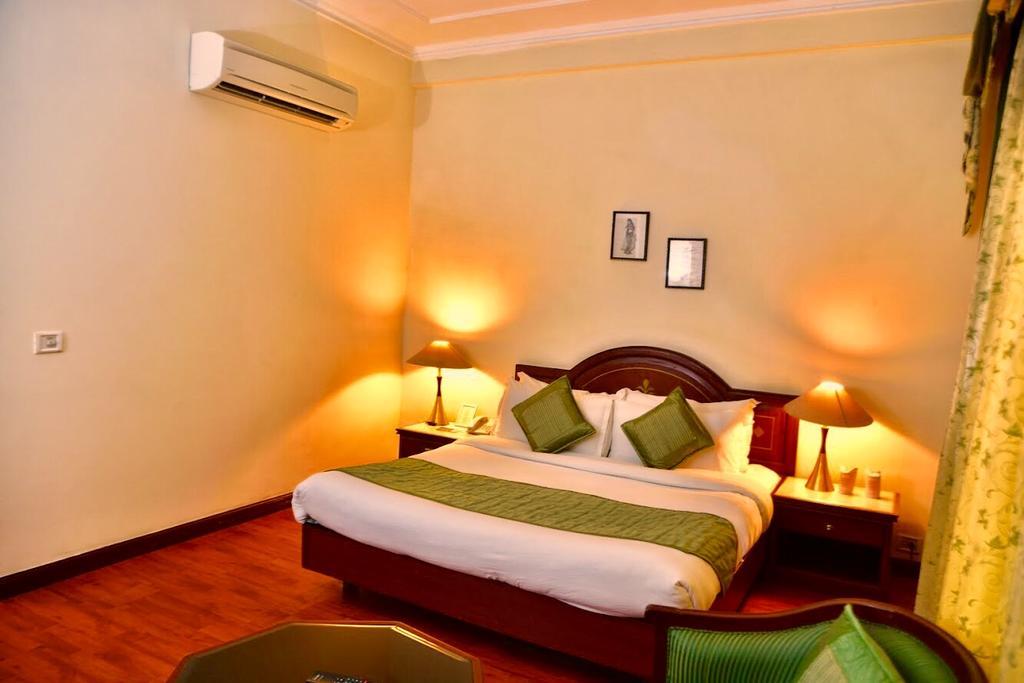 Hotel Sepal Батгінда Екстер'єр фото